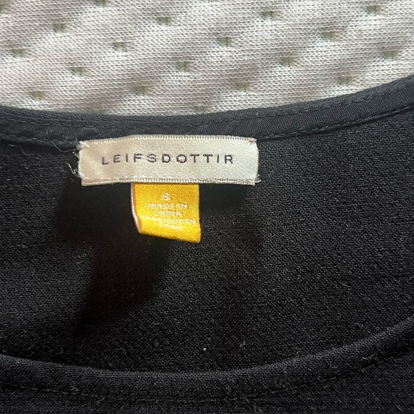 Anthropologie Size 6 Cropped Top with side zip details - Picture 4 of 4